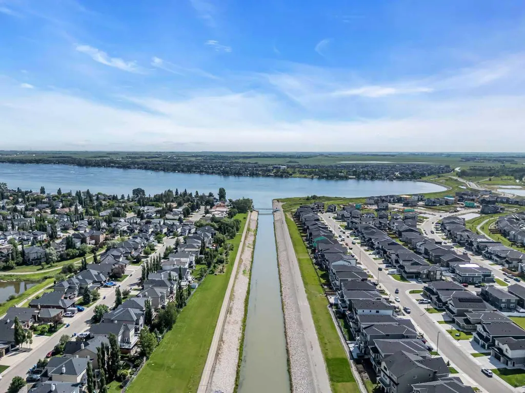284 Rainbow Falls Way Chestermere AB T1X 0T1