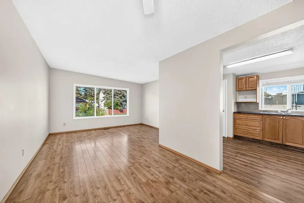 5113 17 Avenue NW Calgary AB T3B 0P8