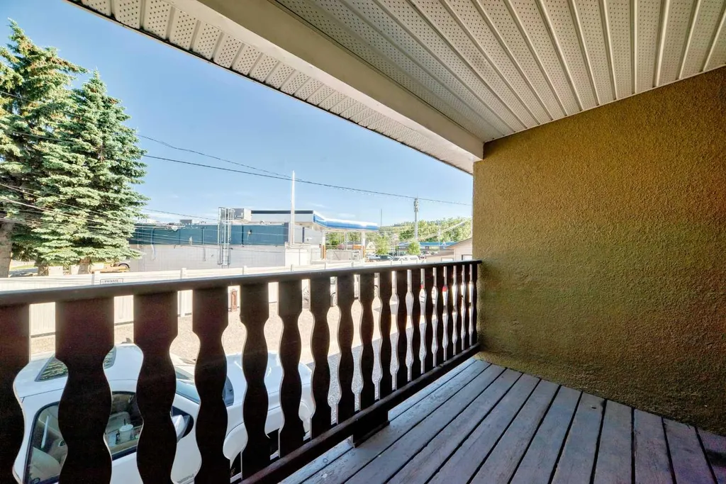 5113 17 Avenue NW Calgary AB T3B 0P8