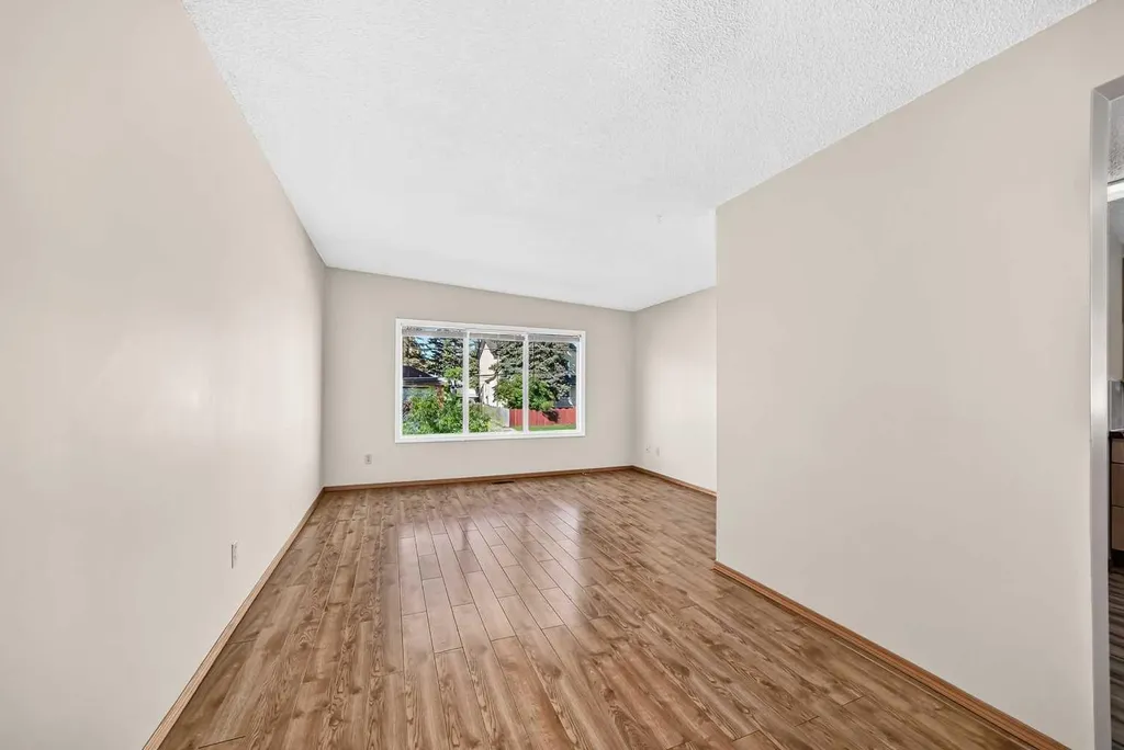 5113 17 Avenue NW Calgary AB T3B 0P8