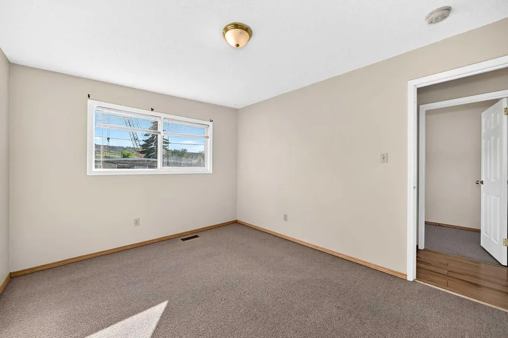5113 17 Avenue NW Calgary AB T3B 0P8