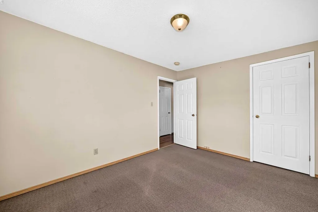 5113 17 Avenue NW Calgary AB T3B 0P8