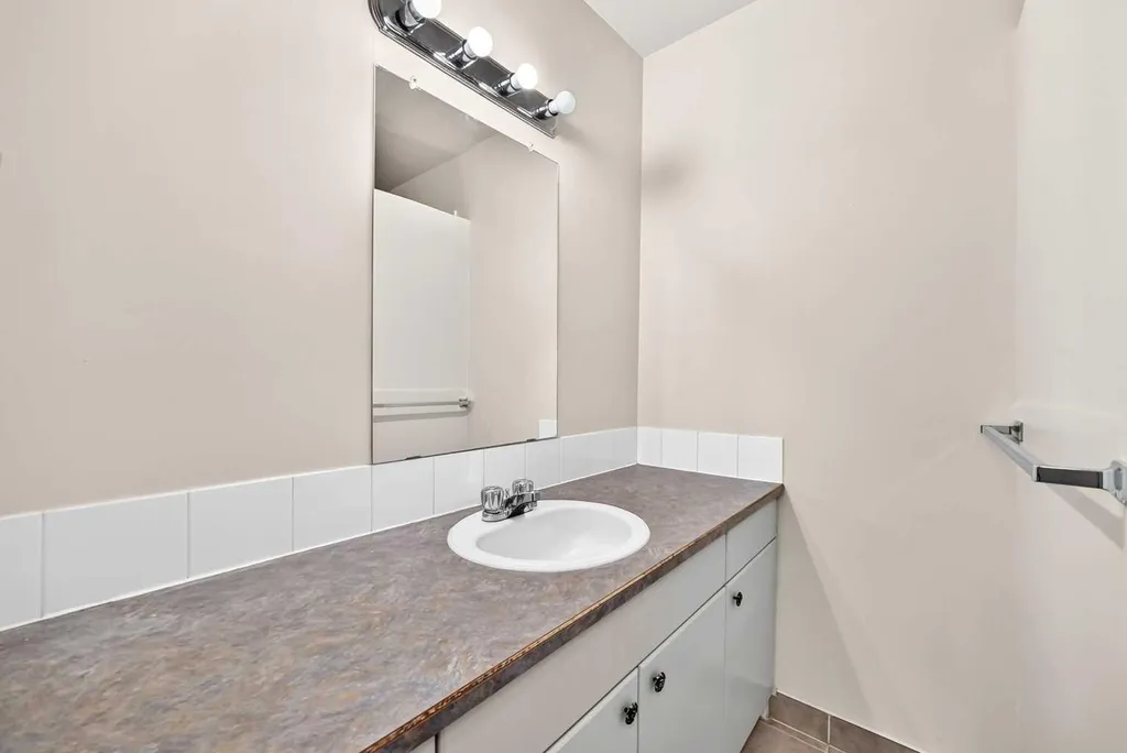 5113 17 Avenue NW Calgary AB T3B 0P8