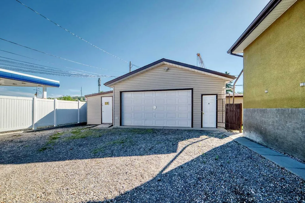 5113 17 Avenue NW Calgary AB T3B 0P8