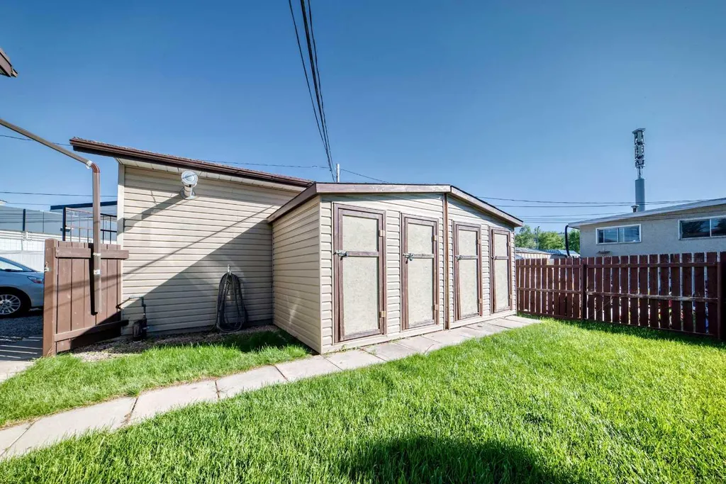 5113 17 Avenue NW Calgary AB T3B 0P8