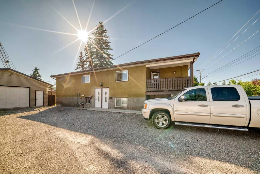 5113 17 Avenue NW Calgary AB T3B 0P8