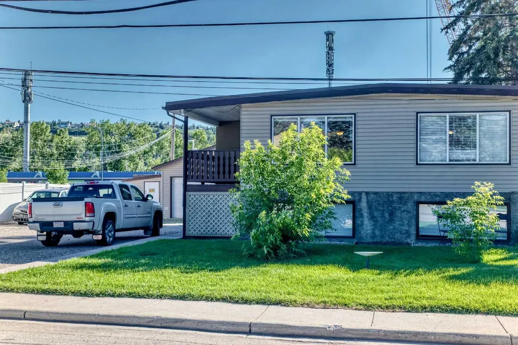 5113 17 Avenue NW Calgary AB T3B 0P8