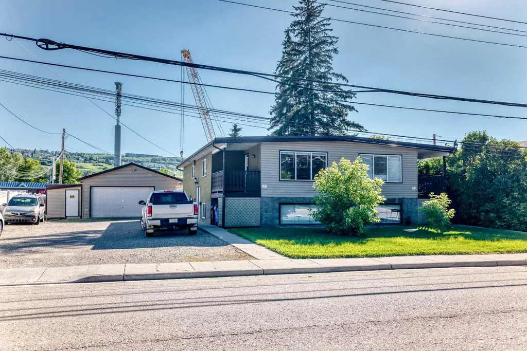 5113 17 Avenue NW Calgary AB T3B 0P8