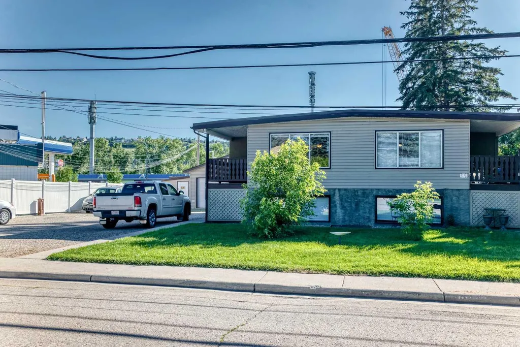 5113 17 Avenue NW Calgary AB T3B 0P8