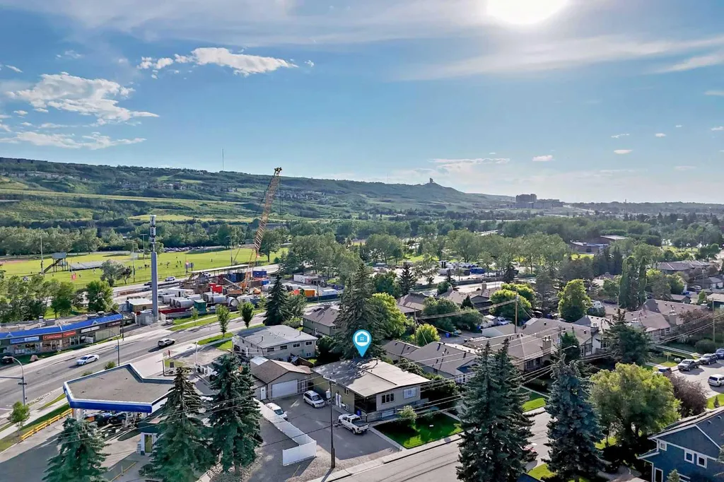 5113 17 Avenue NW Calgary AB T3B 0P8
