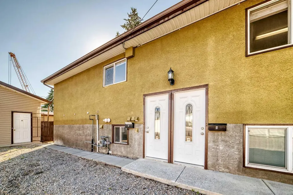 5113 17 Avenue NW Calgary AB T3B 0P8