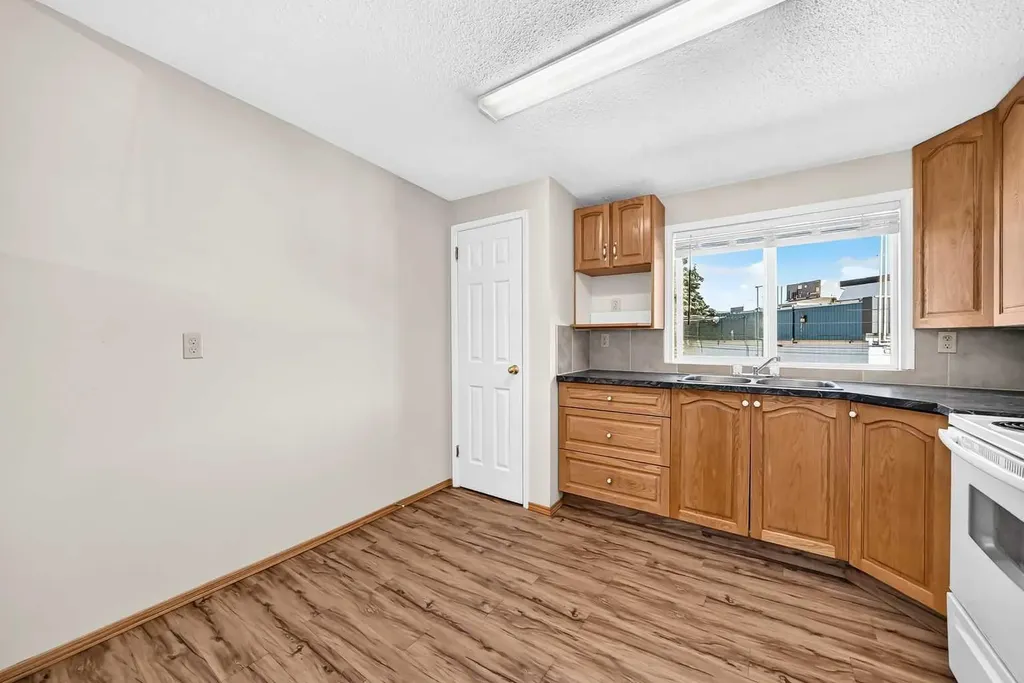 5113 17 Avenue NW Calgary AB T3B 0P8