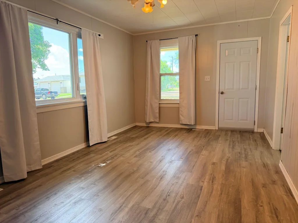 496 4 Street E Drumheller AB T0J0Y4