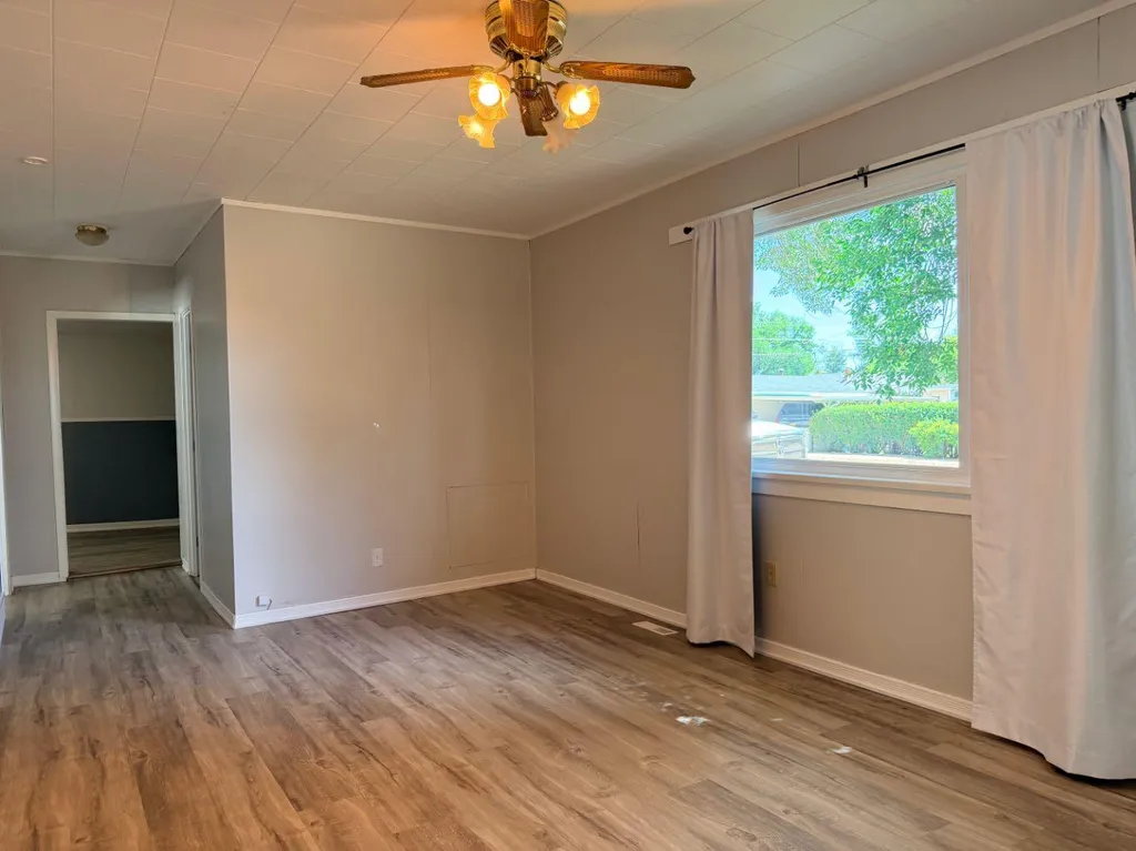 496 4 Street E Drumheller AB T0J0Y4