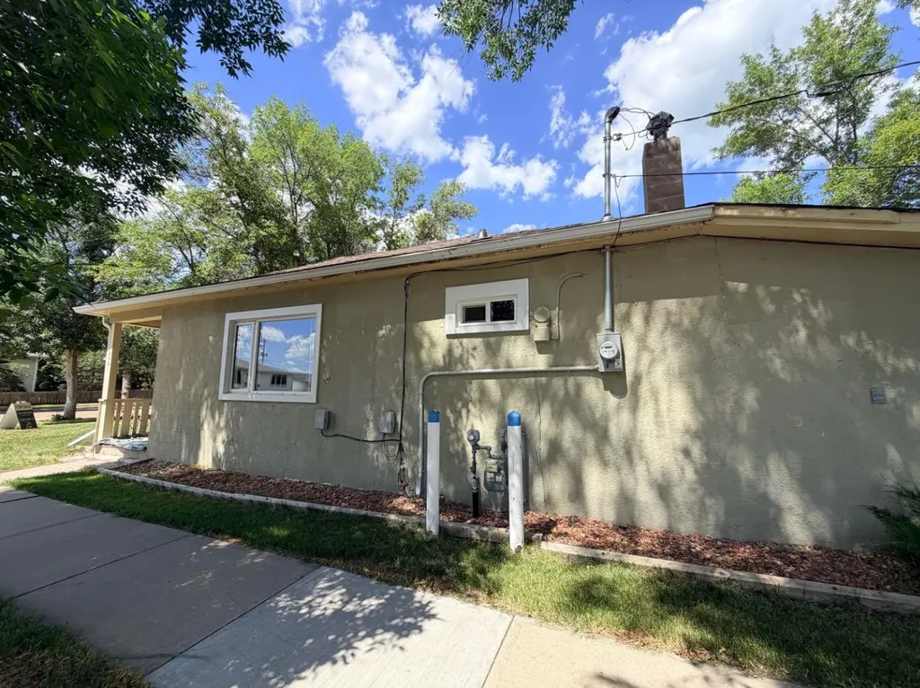 496 4 Street E Drumheller AB T0J0Y4