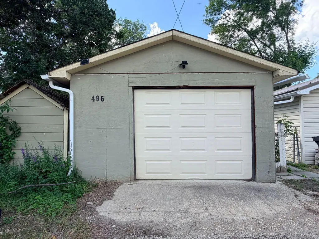 496 4 Street E Drumheller AB T0J0Y4