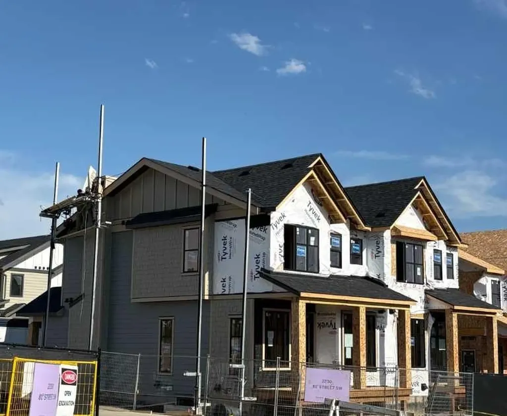 2236 81st Street SW Calgary AB T3H 6M4
