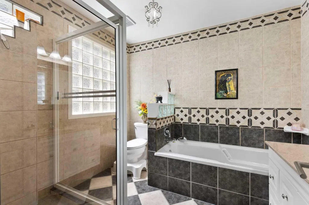 2605 29 Street SW Calgary AB T3E 2K6