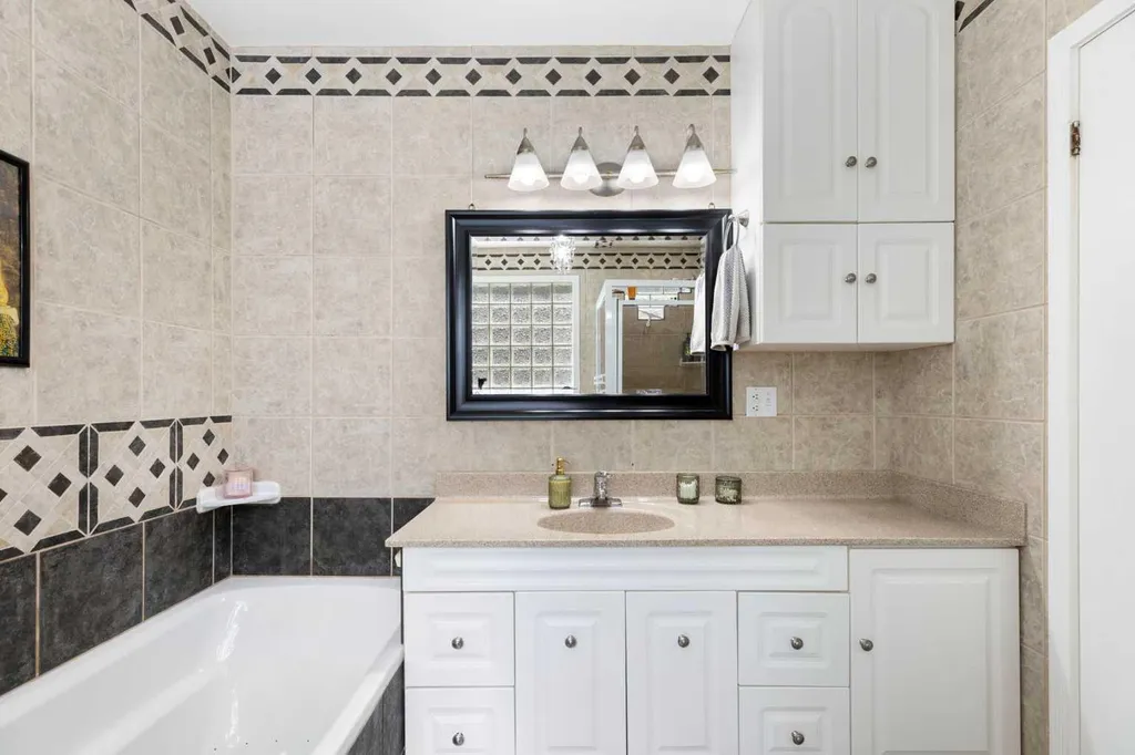 2605 29 Street SW Calgary AB T3E 2K6