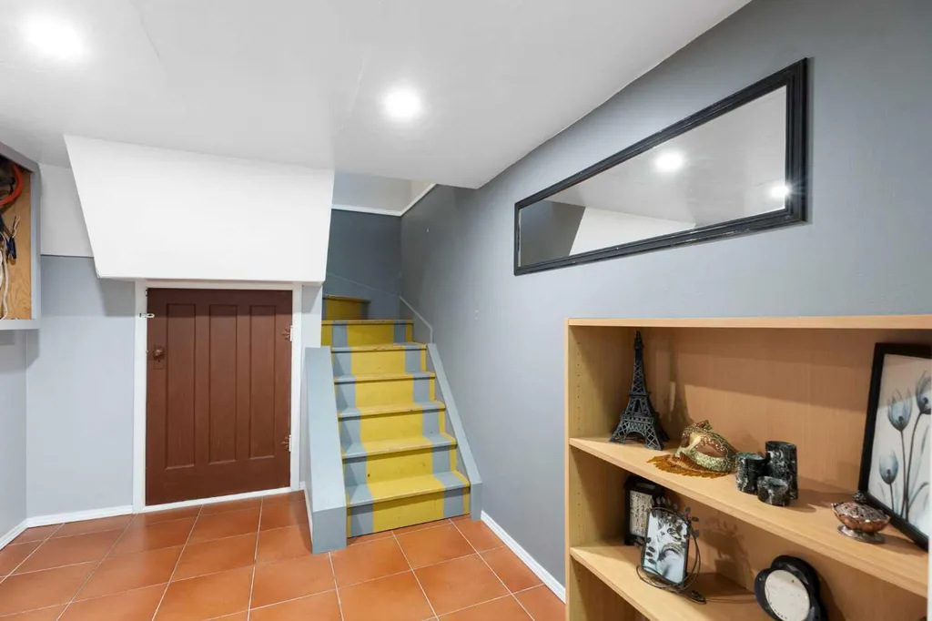 2605 29 Street SW Calgary AB T3E 2K6