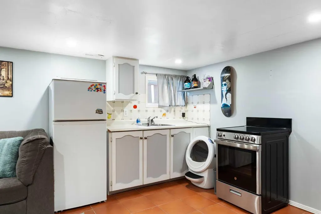 2605 29 Street SW Calgary AB T3E 2K6