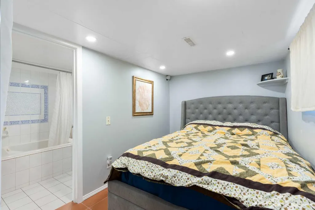 2605 29 Street SW Calgary AB T3E 2K6