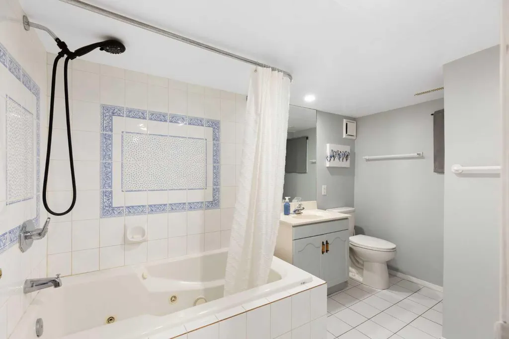 2605 29 Street SW Calgary AB T3E 2K6