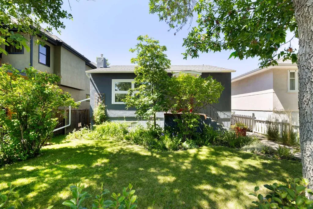 2605 29 Street SW Calgary AB T3E 2K6
