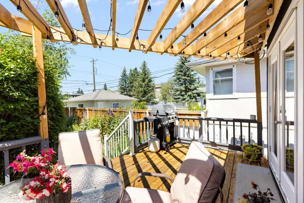 2605 29 Street SW Calgary AB T3E 2K6