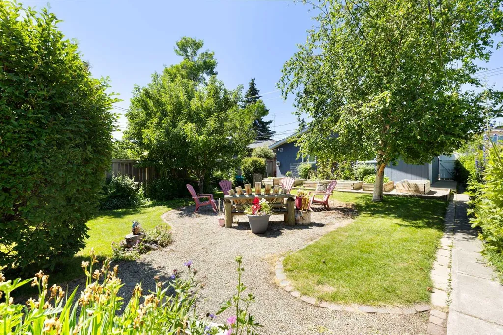 2605 29 Street SW Calgary AB T3E 2K6