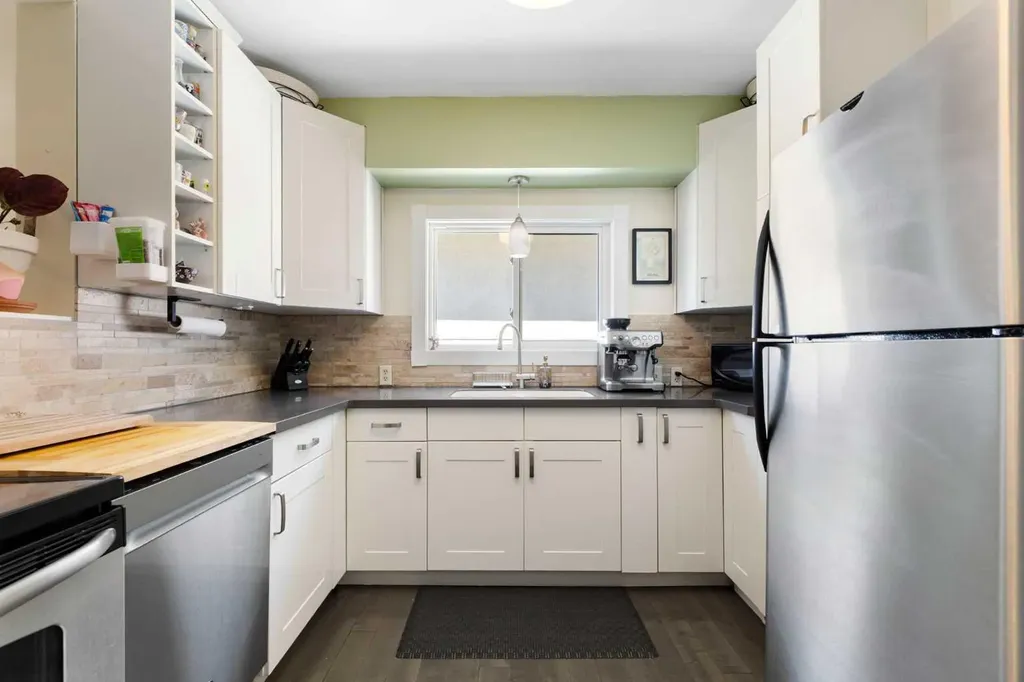 2605 29 Street SW Calgary AB T3E 2K6