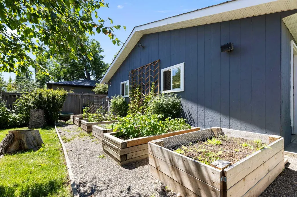 2605 29 Street SW Calgary AB T3E 2K6