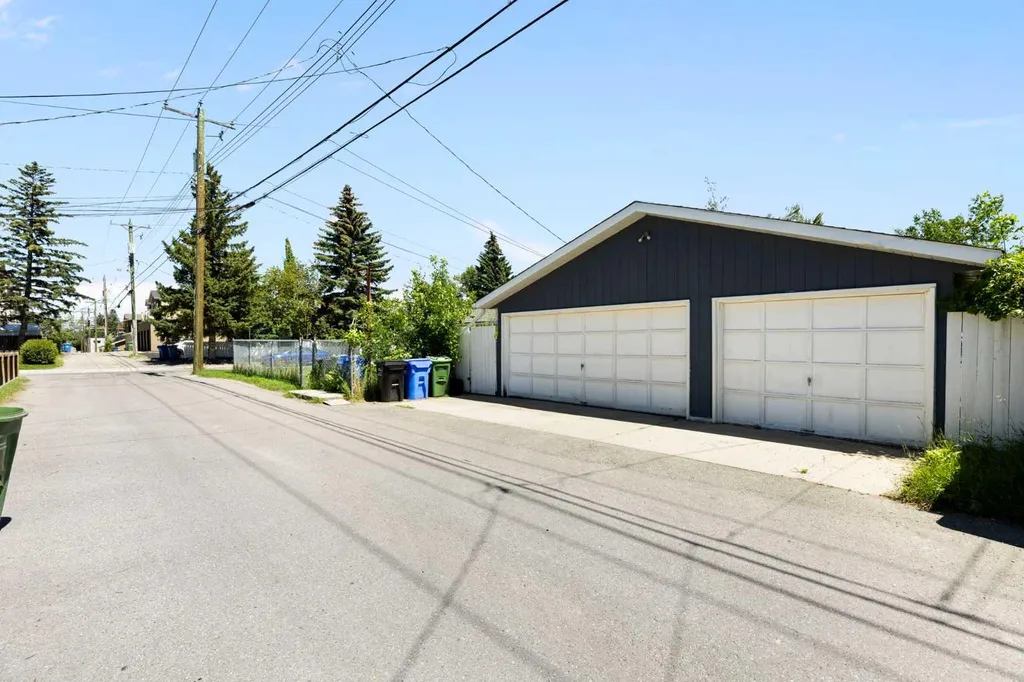 2605 29 Street SW Calgary AB T3E 2K6