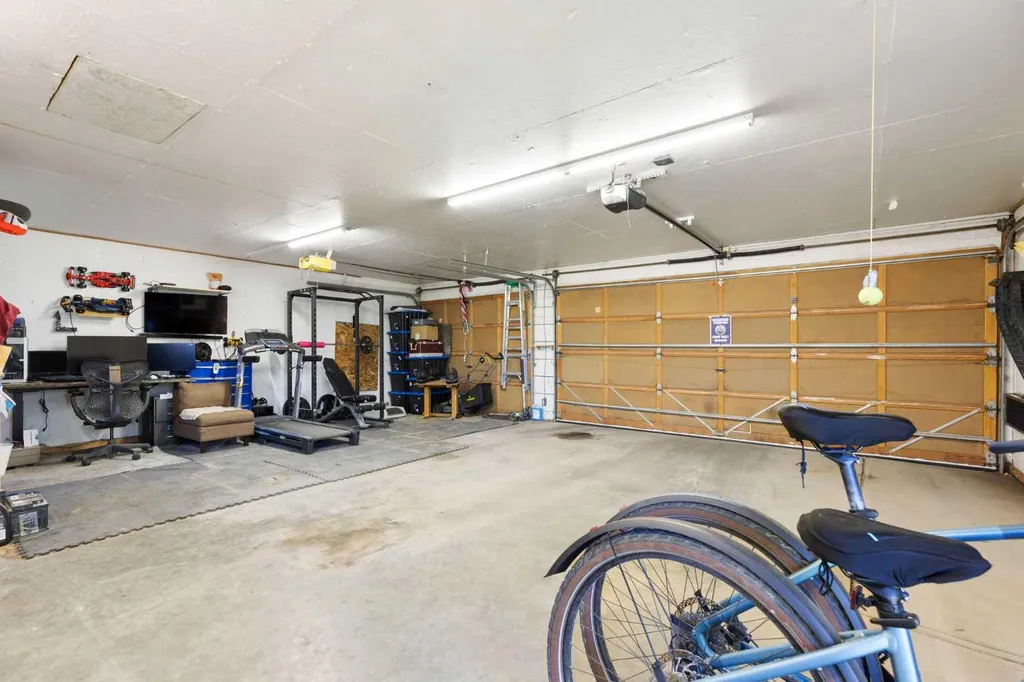 2605 29 Street SW Calgary AB T3E 2K6