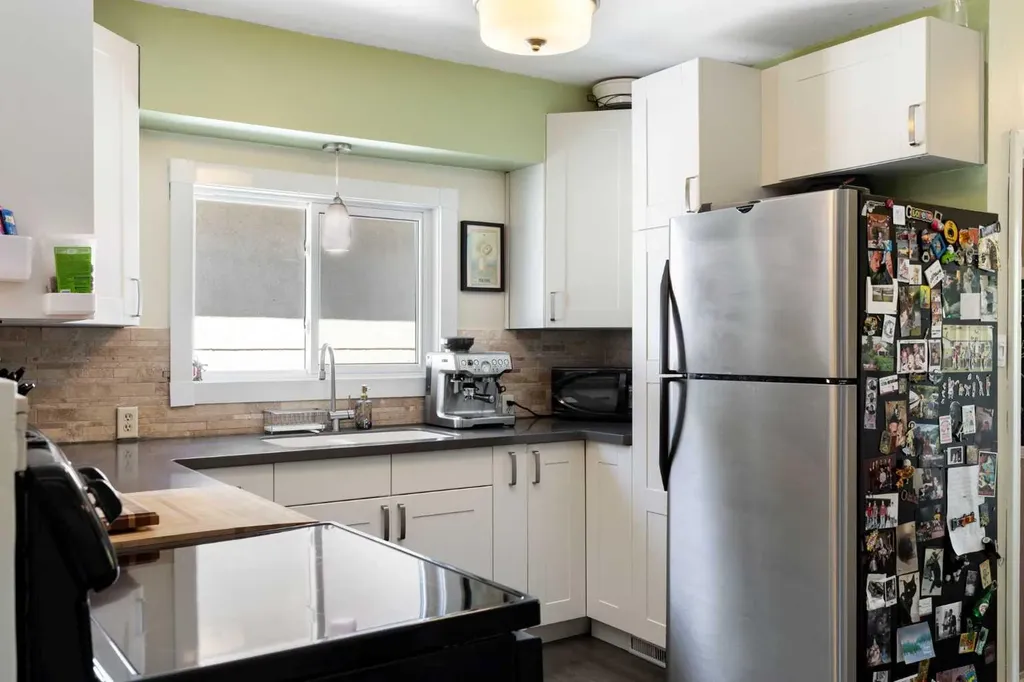 2605 29 Street SW Calgary AB T3E 2K6