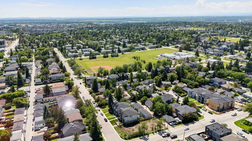 2605 29 Street SW Calgary AB T3E 2K6