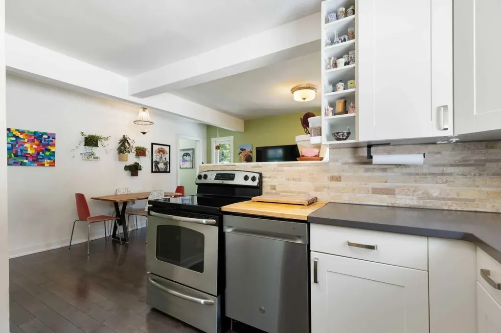 2605 29 Street SW Calgary AB T3E 2K6