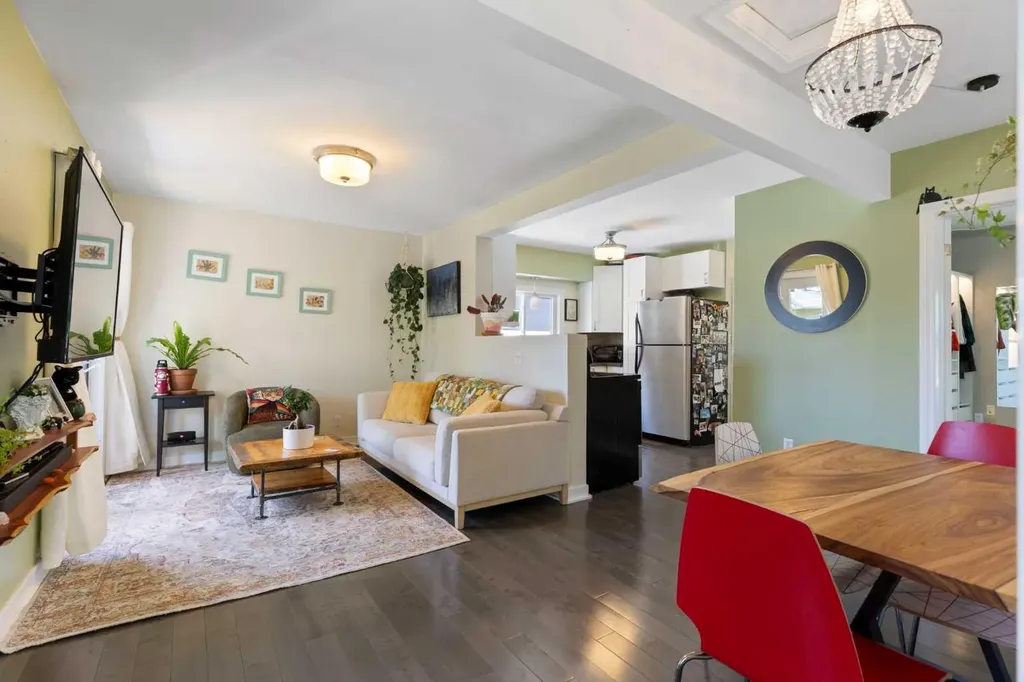 2605 29 Street SW Calgary AB T3E 2K6