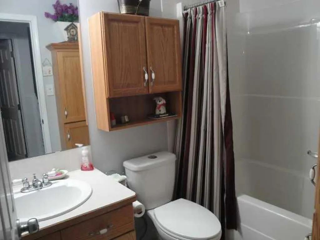 94 Heritage Lane W Lethbridge AB T1K 7S4