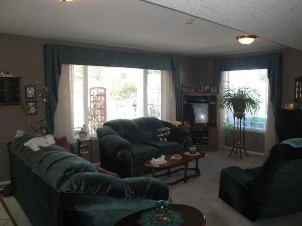 94 Heritage Lane W Lethbridge AB T1K 7S4