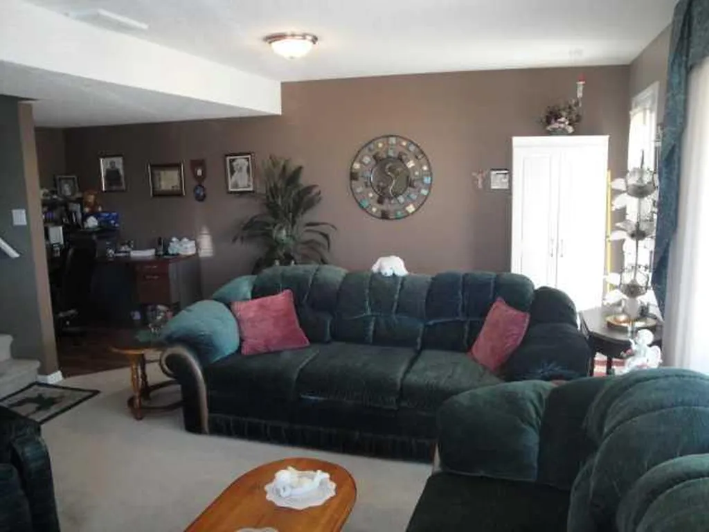 94 Heritage Lane W Lethbridge AB T1K 7S4