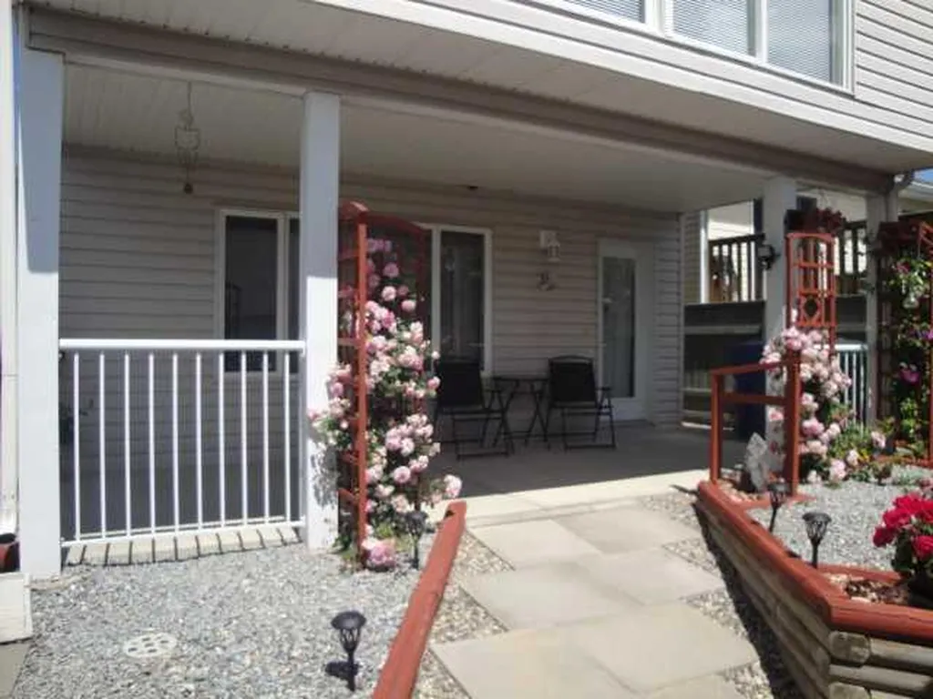 94 Heritage Lane W Lethbridge AB T1K 7S4