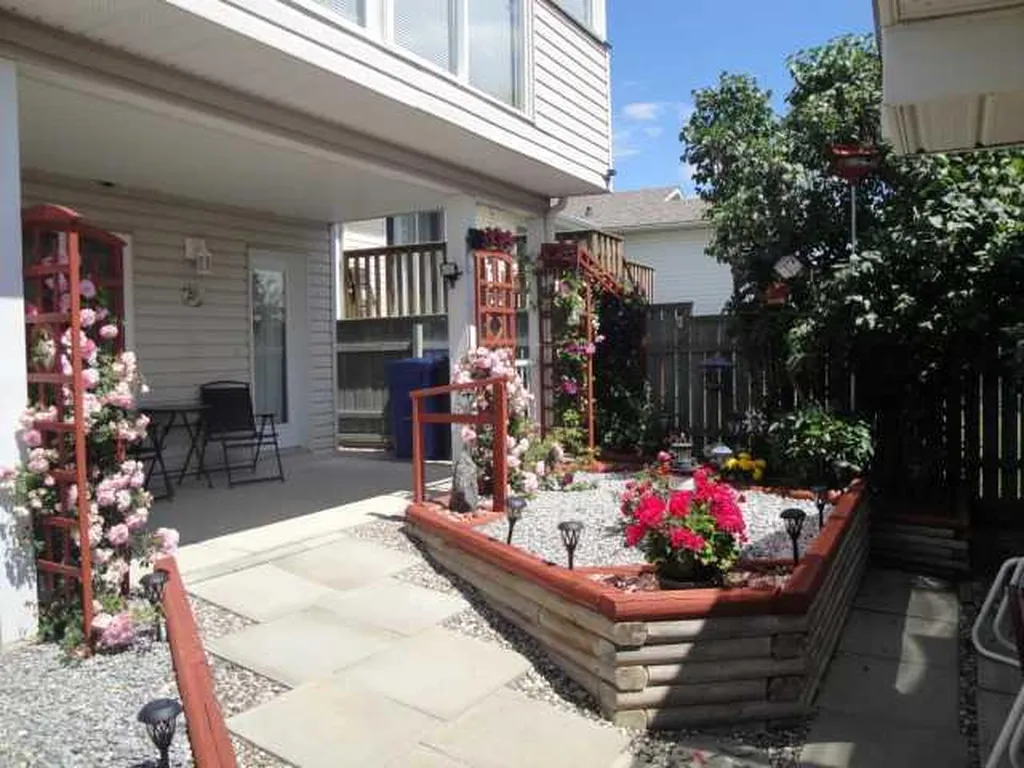 94 Heritage Lane W Lethbridge AB T1K 7S4