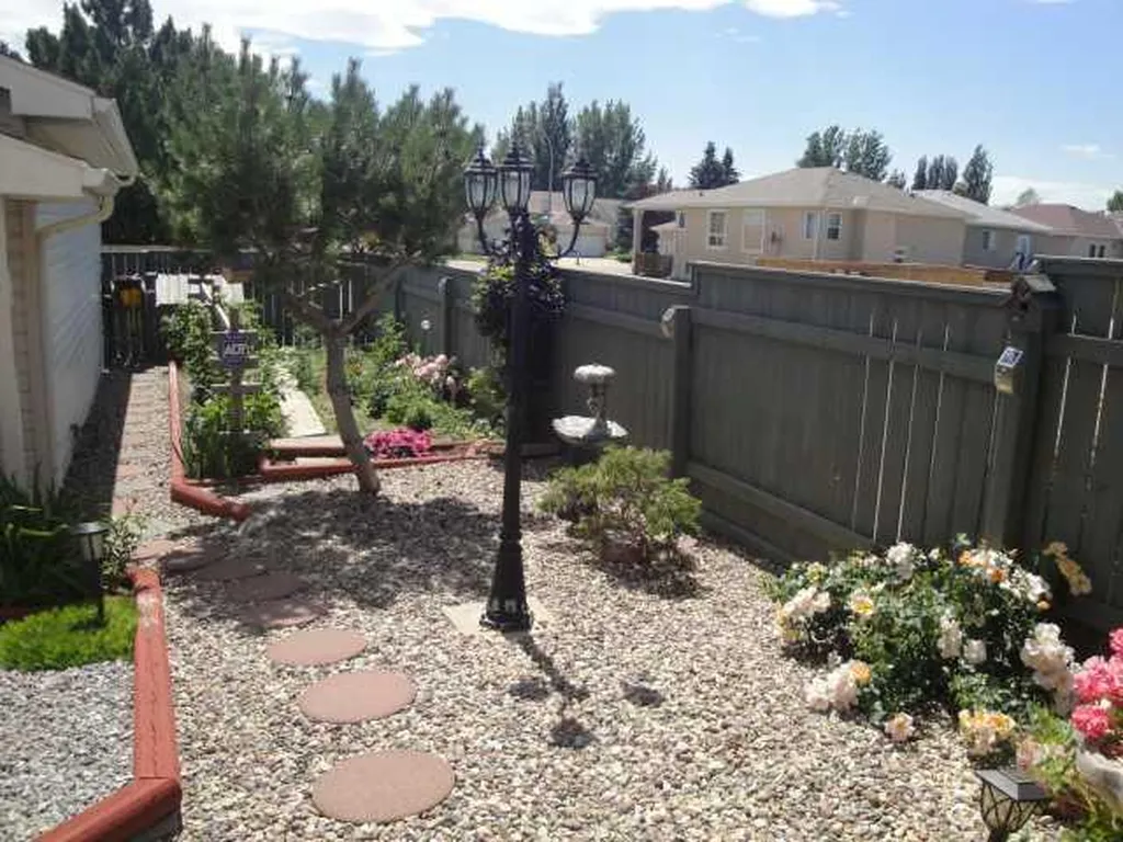 94 Heritage Lane W Lethbridge AB T1K 7S4