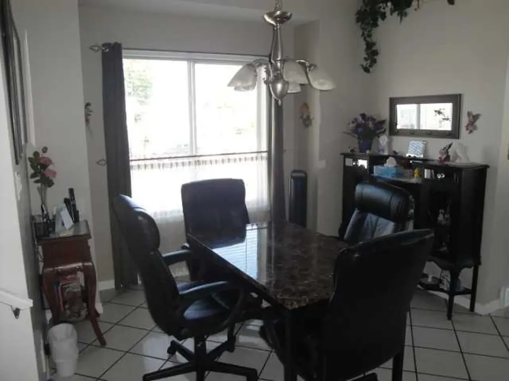 94 Heritage Lane W Lethbridge AB T1K 7S4