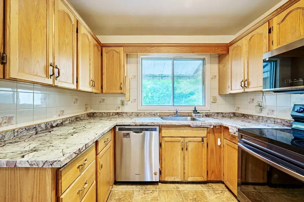 627 94 Avenue SW Calgary AB T2V 0X8