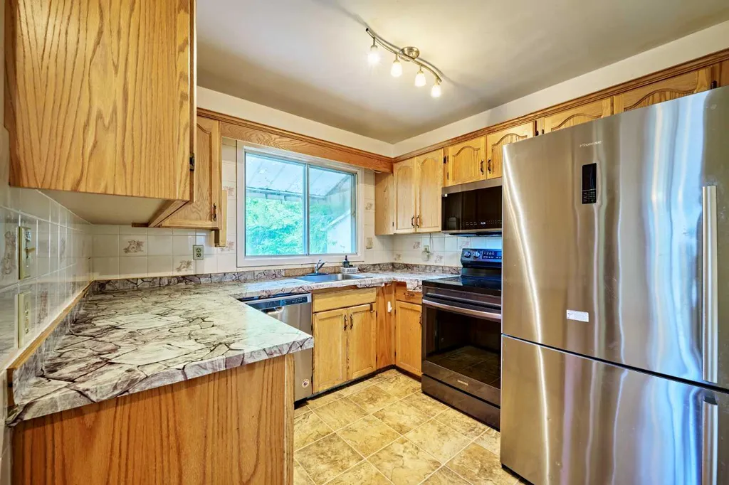 627 94 Avenue SW Calgary AB T2V 0X8