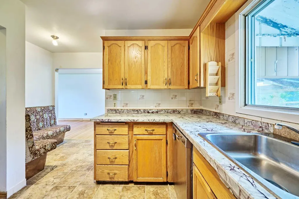 627 94 Avenue SW Calgary AB T2V 0X8