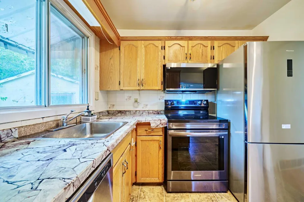 627 94 Avenue SW Calgary AB T2V 0X8
