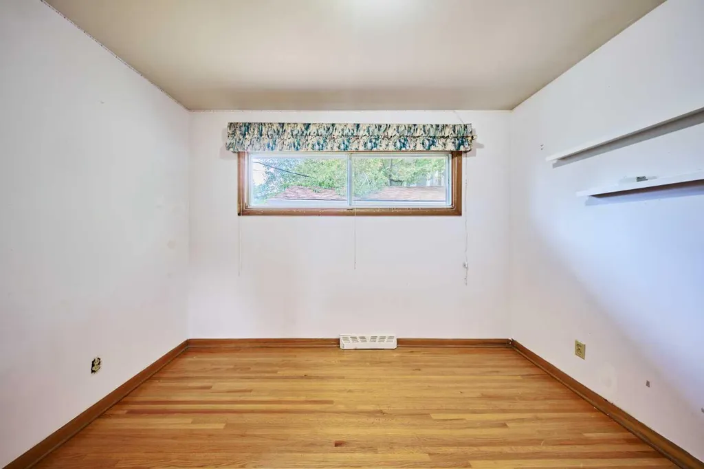 627 94 Avenue SW Calgary AB T2V 0X8